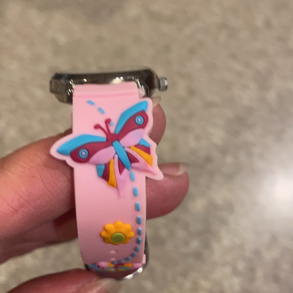 Kids adjustable watch with butterflies - Picture 3 of 5